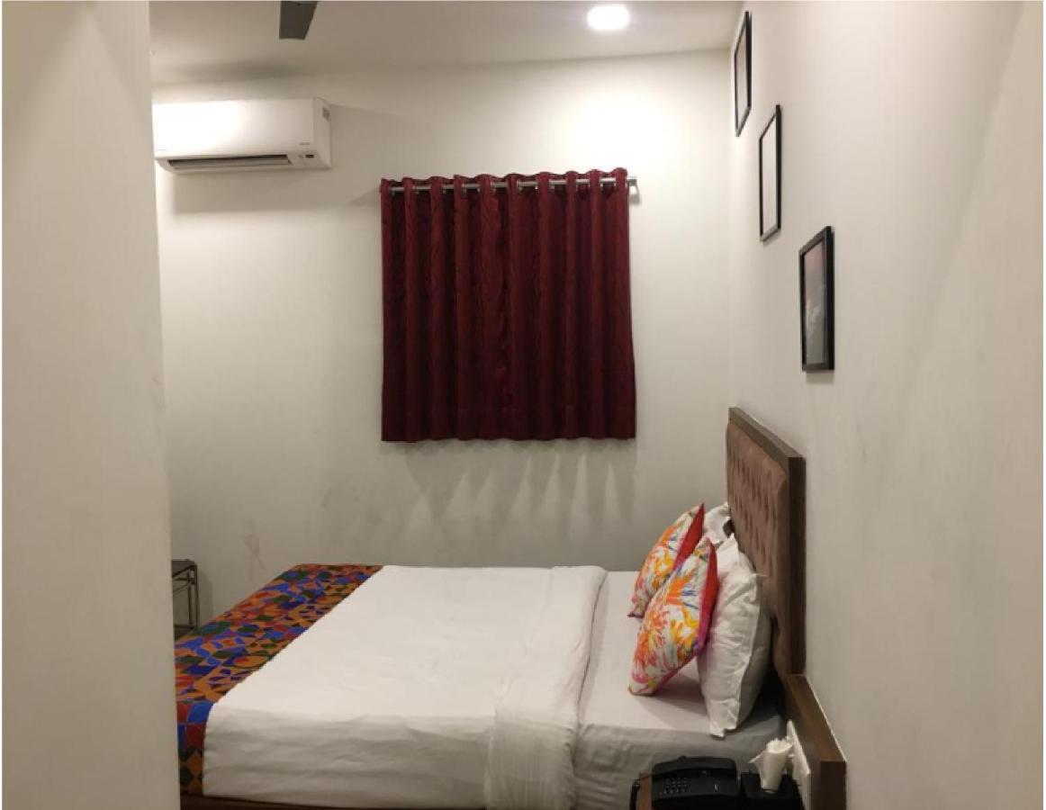 Hotel Sai Pratik By Wb Inn Нави Мумбай Екстериор снимка