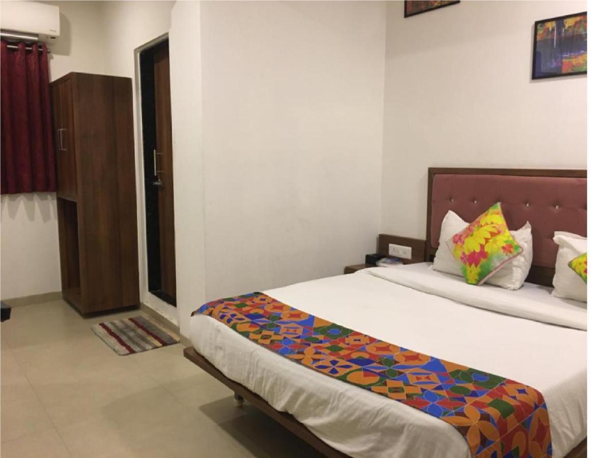 Hotel Sai Pratik By Wb Inn Нави Мумбай Екстериор снимка